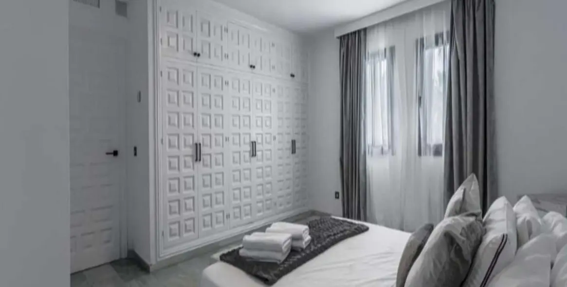 Alquiler a largo plazo de villa independiente en Nueva Andalucía 15