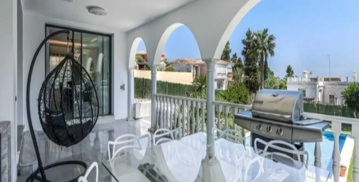 Alquiler a largo plazo de villa independiente en Nueva Andalucía 16