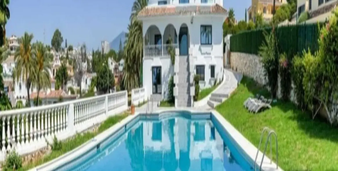 Alquiler a largo plazo de villa independiente en Nueva Andalucía 17