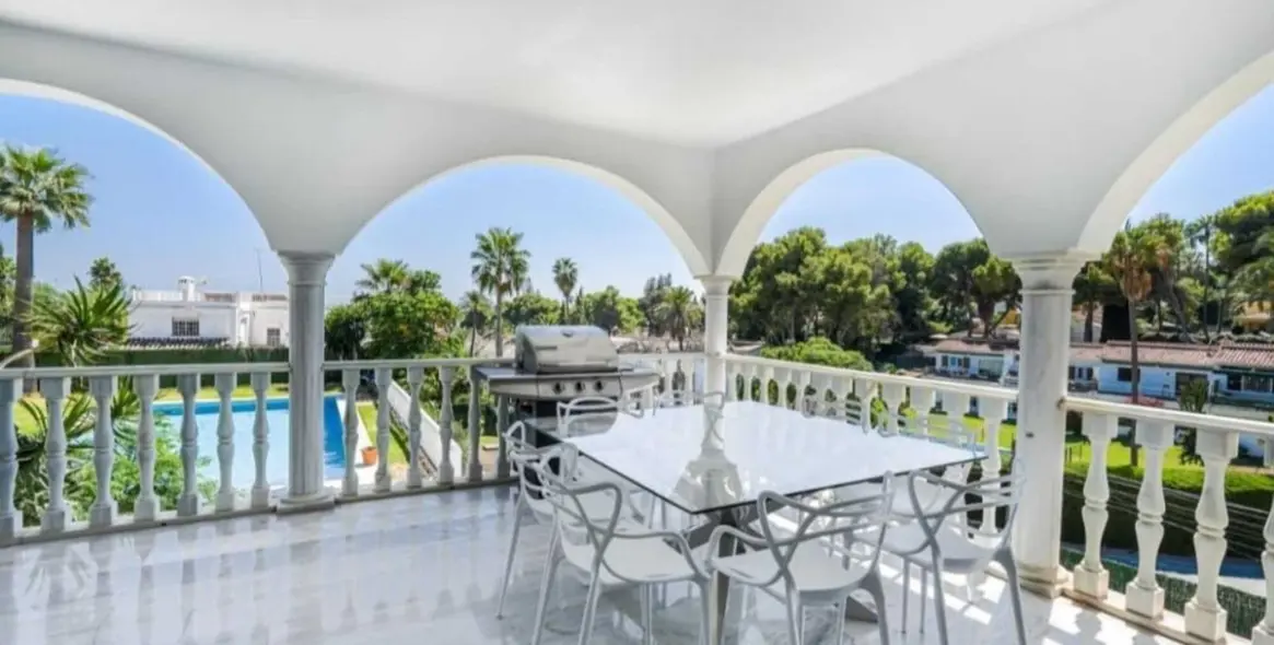Long-term rent of detached villa in Nueva Andalucía 22