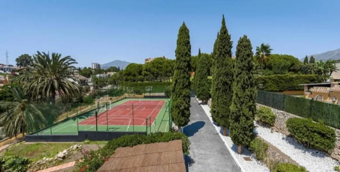 Long-term rent of detached villa in Nueva Andalucía 23