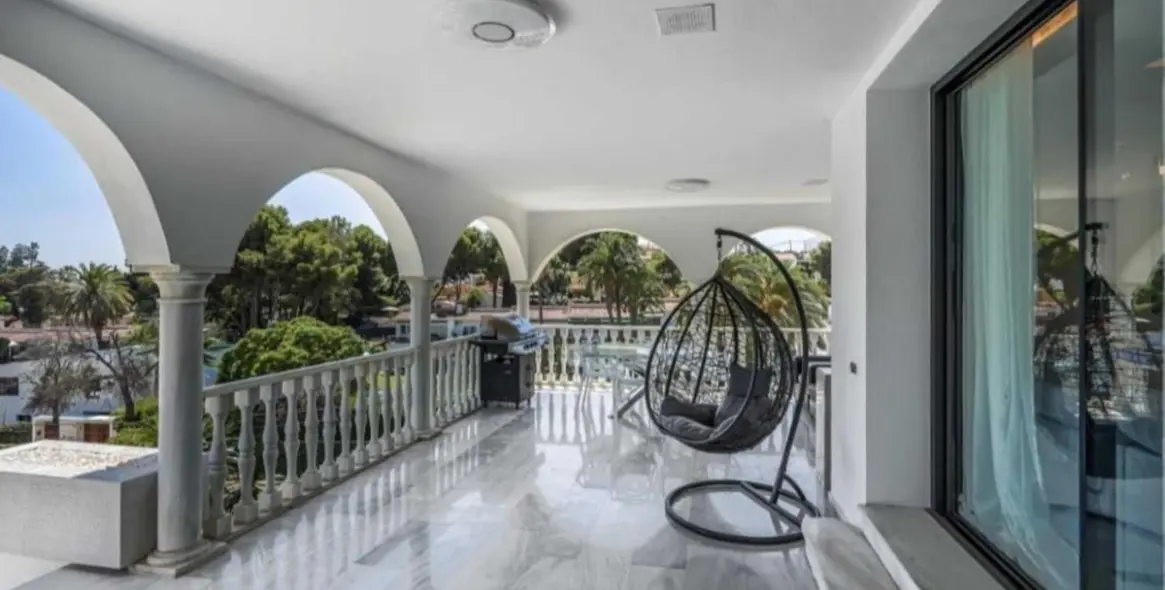 Long-term rent of detached villa in Nueva Andalucía 27