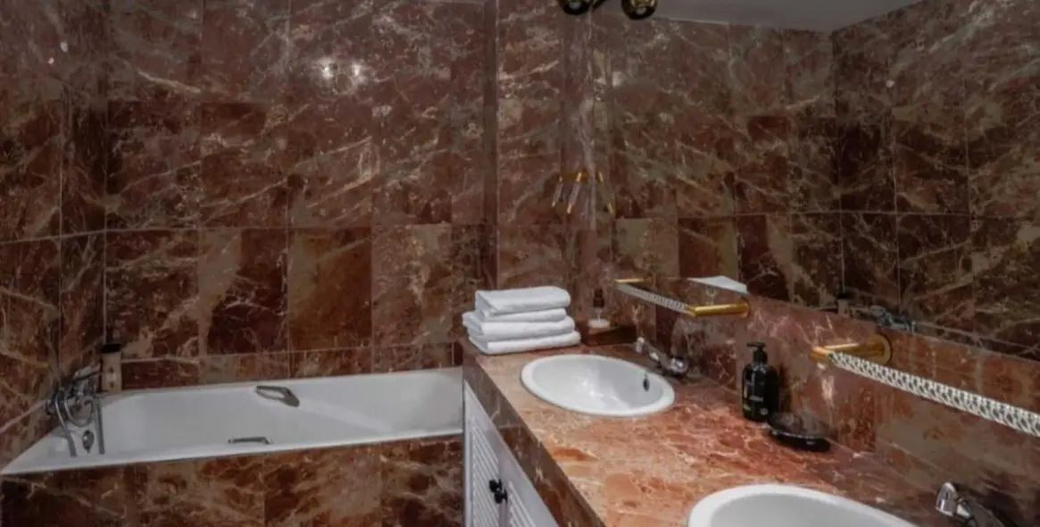 Long-term rent of detached villa in Nueva Andalucía 28