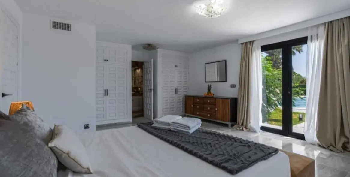 Long-term rent of detached villa in Nueva Andalucía 30