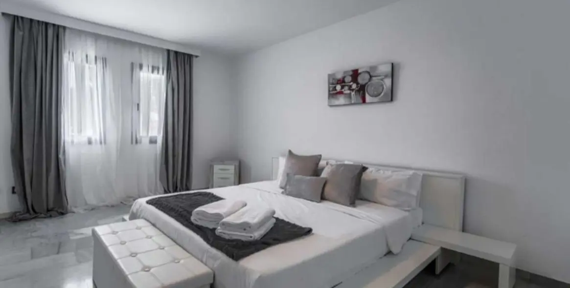 Long-term rent of detached villa in Nueva Andalucía 31