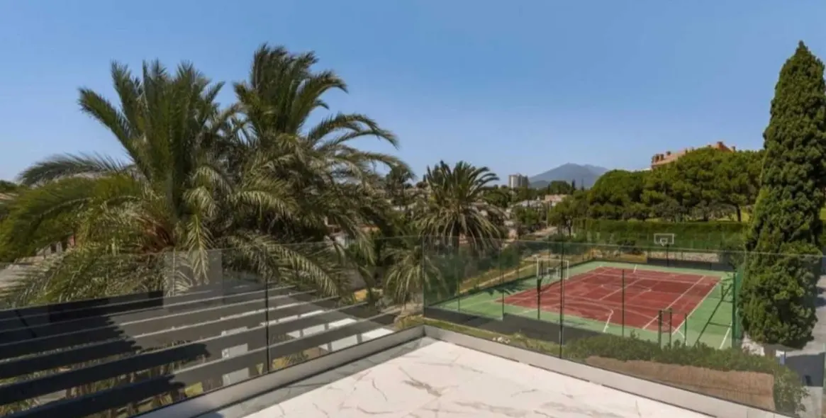 Long-term rent of detached villa in Nueva Andalucía 35
