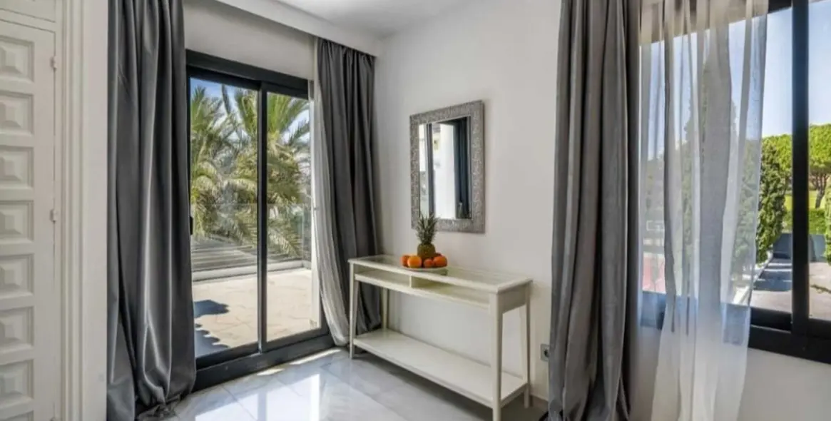 Long-term rent of detached villa in Nueva Andalucía 37