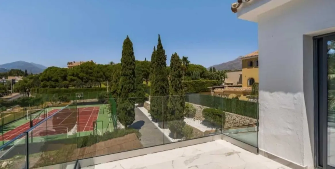 Long-term rent of detached villa in Nueva Andalucía 40