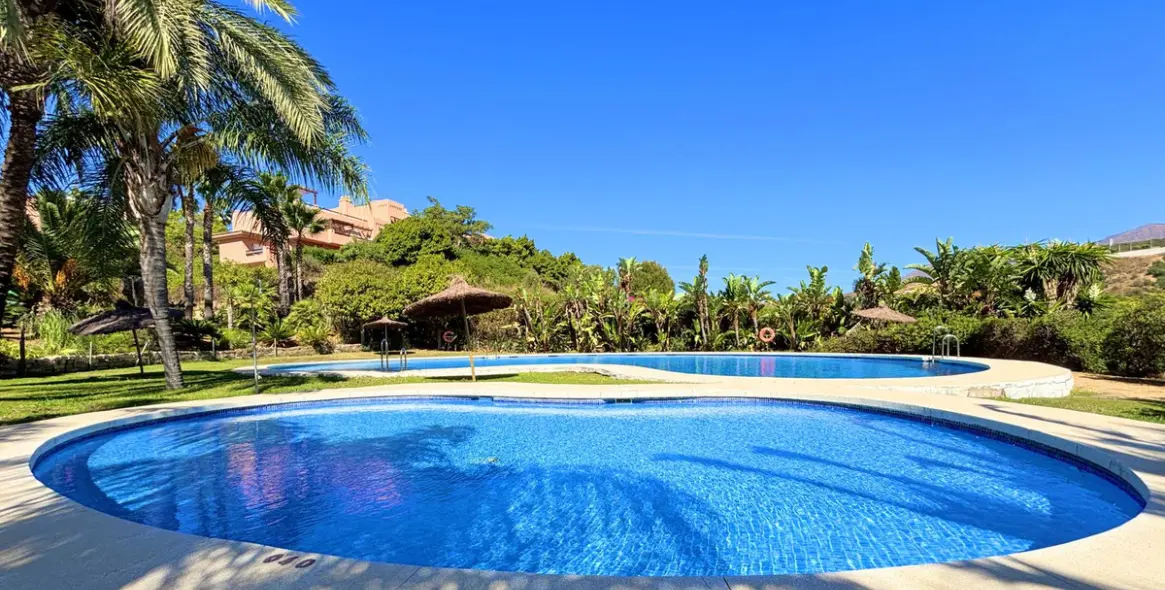 Sale of middle floor apartment in Casares Playa 2