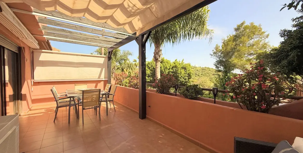 Sale of middle floor apartment in Casares Playa 3