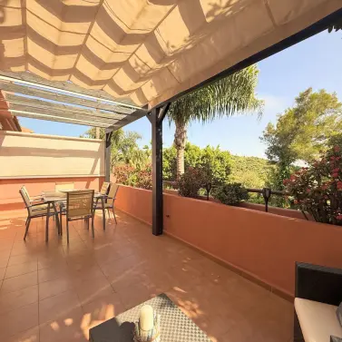 Sale of middle floor apartment in Casares Playa