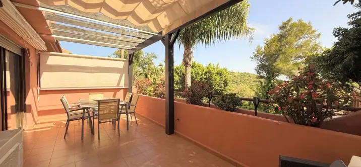 Sale of middle floor apartment in Casares Playa 2