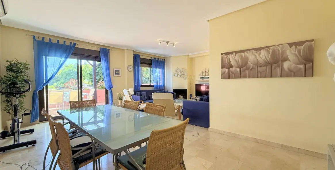 Sale of middle floor apartment in Casares Playa 4