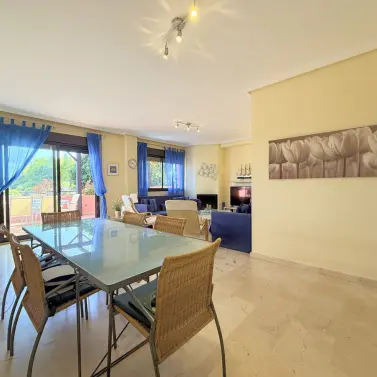 Sale of middle floor apartment in Casares Playa