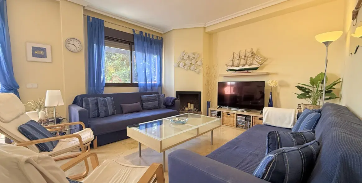 Sale of middle floor apartment in Casares Playa 5