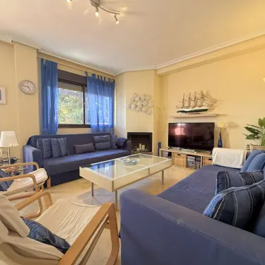 Sale of middle floor apartment in Casares Playa