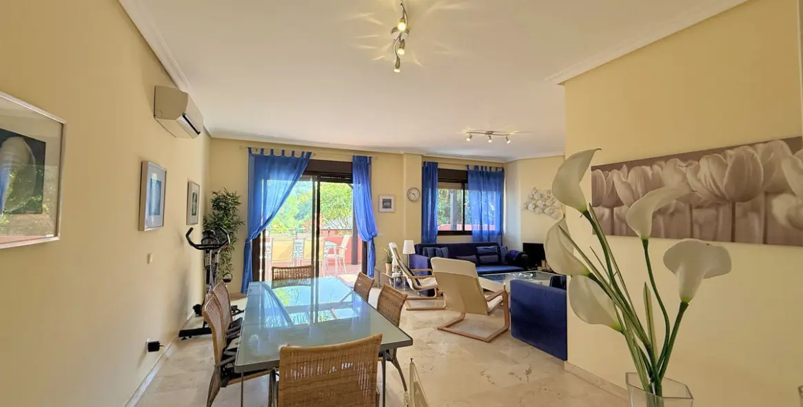 Sale of middle floor apartment in Casares Playa 10