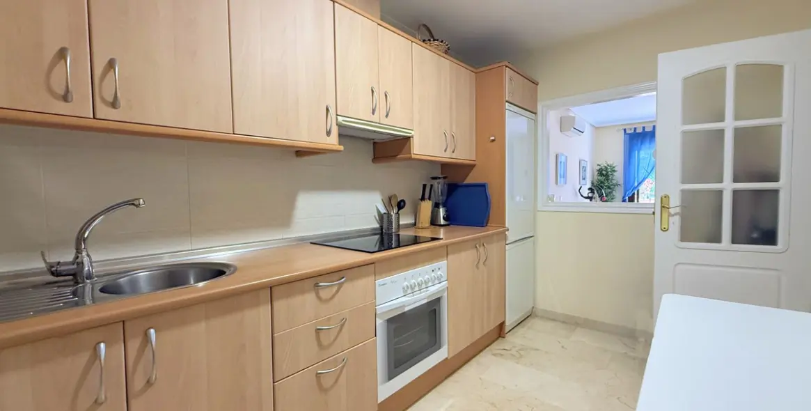 Sale of middle floor apartment in Casares Playa 11