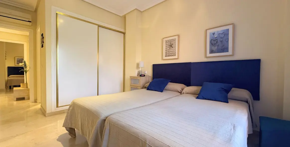 Sale of middle floor apartment in Casares Playa 13