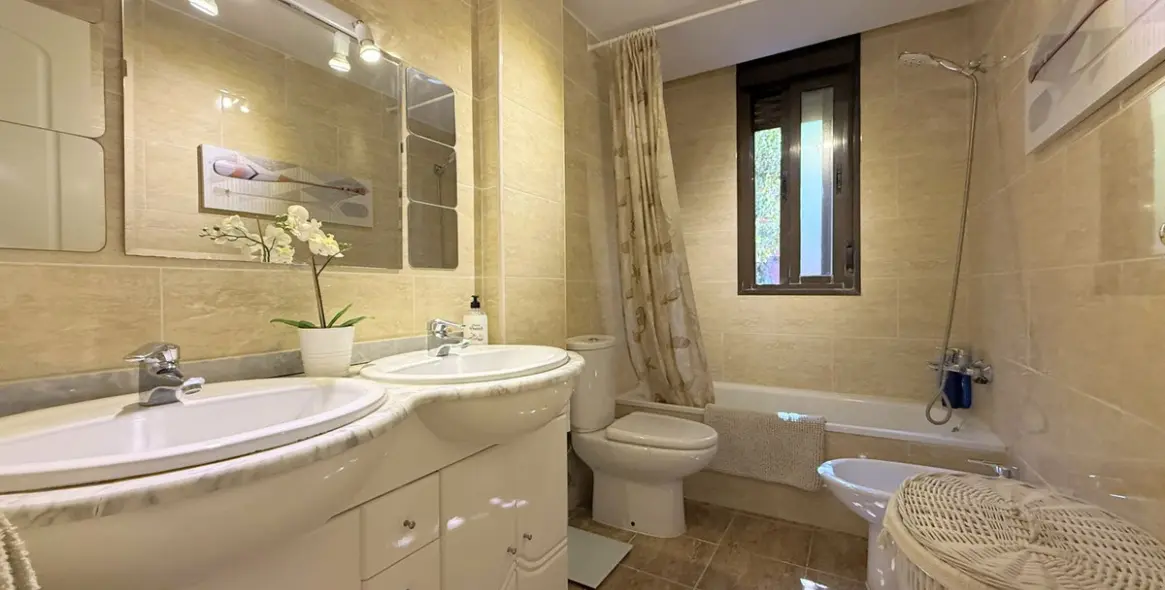 Sale of middle floor apartment in Casares Playa 14