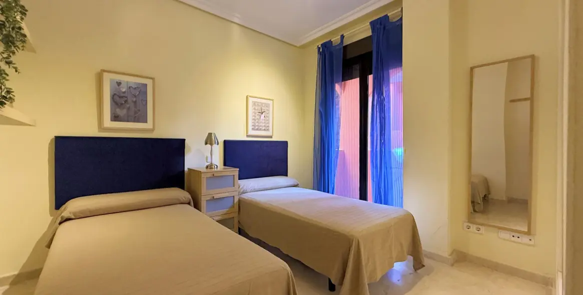 Sale of middle floor apartment in Casares Playa 15