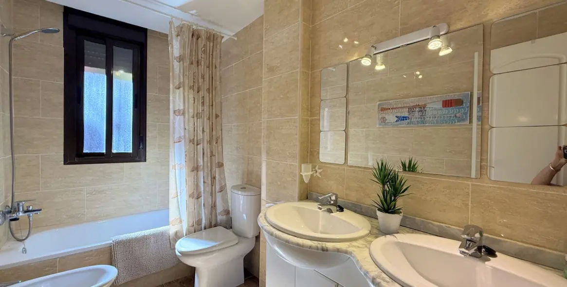 Sale of middle floor apartment in Casares Playa 18