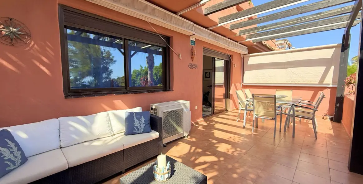 Sale of middle floor apartment in Casares Playa 20