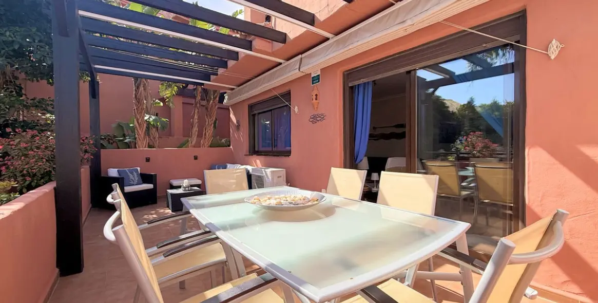 Sale of middle floor apartment in Casares Playa 22