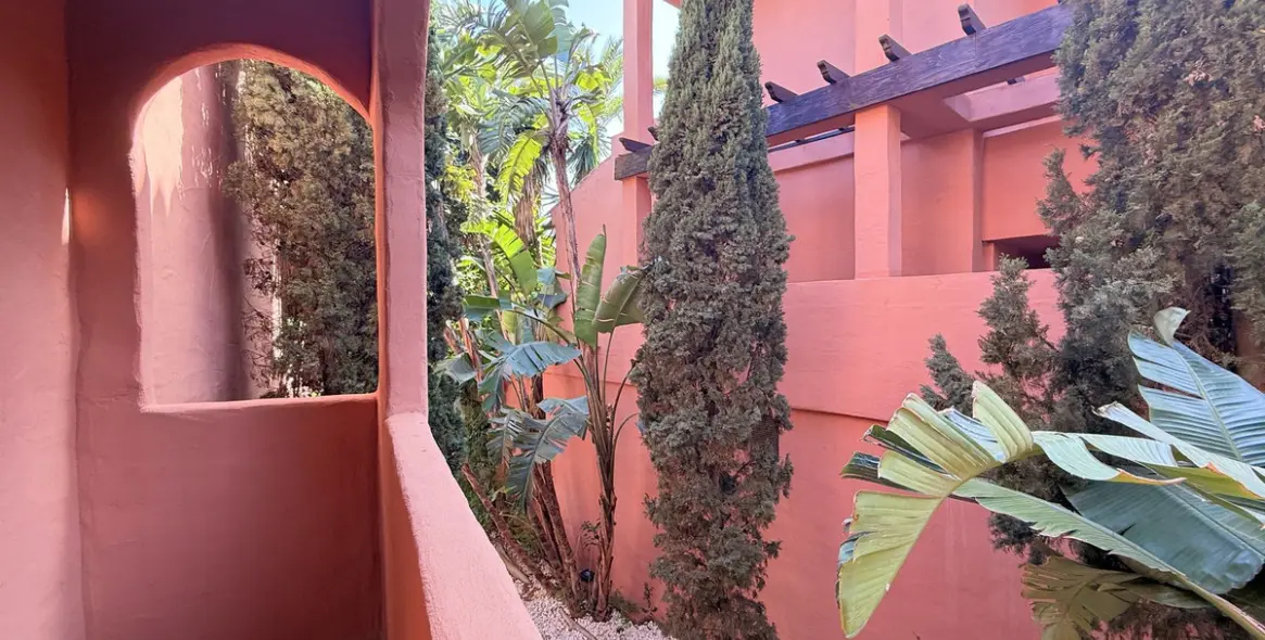 Sale of middle floor apartment in Casares Playa 24