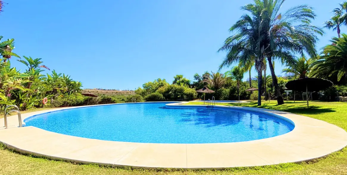 Sale of middle floor apartment in Casares Playa 29