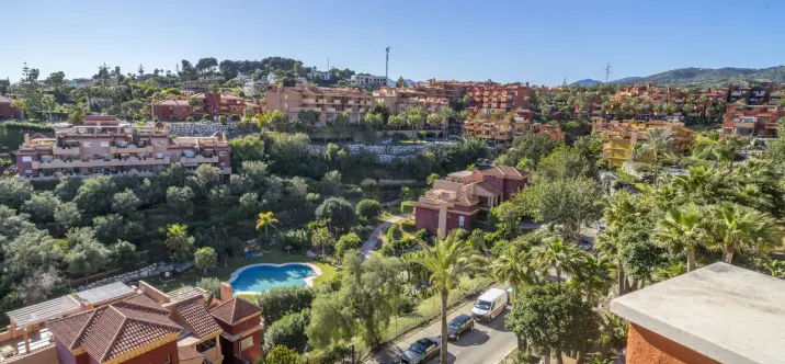 Продажа апартаментов на среднем этаже в Reserva de Marbella 0