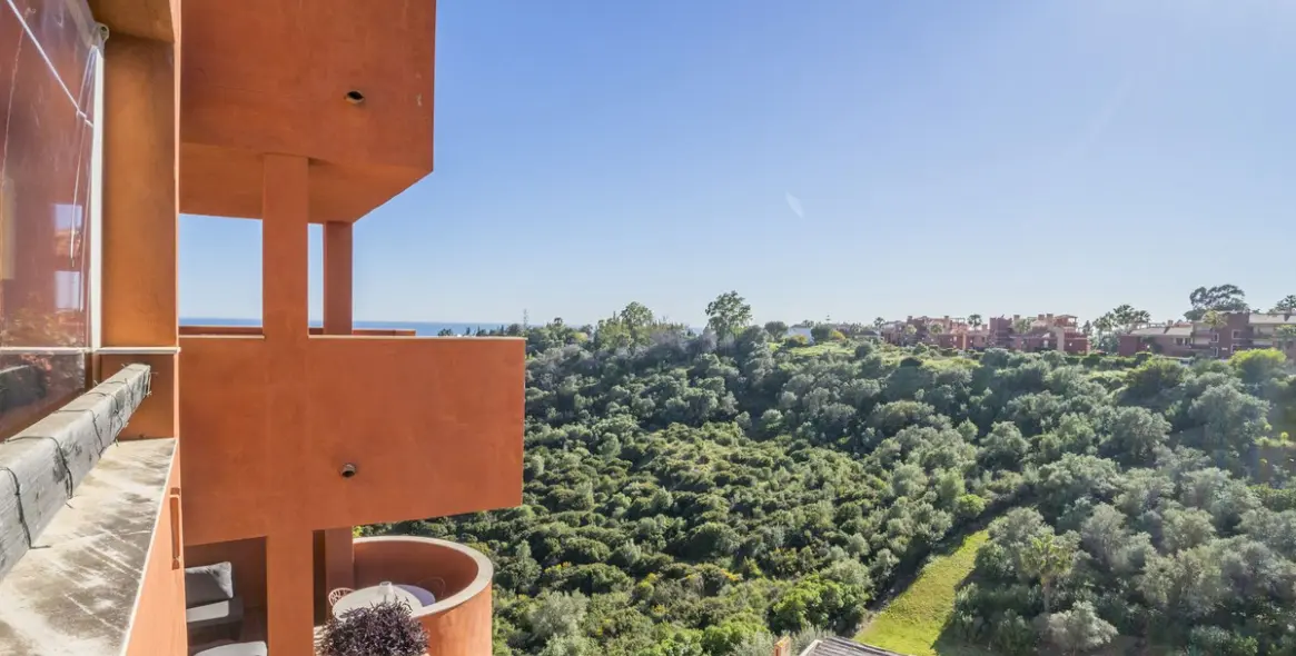 Продажа апартаментов на среднем этаже в Reserva de Marbella 23