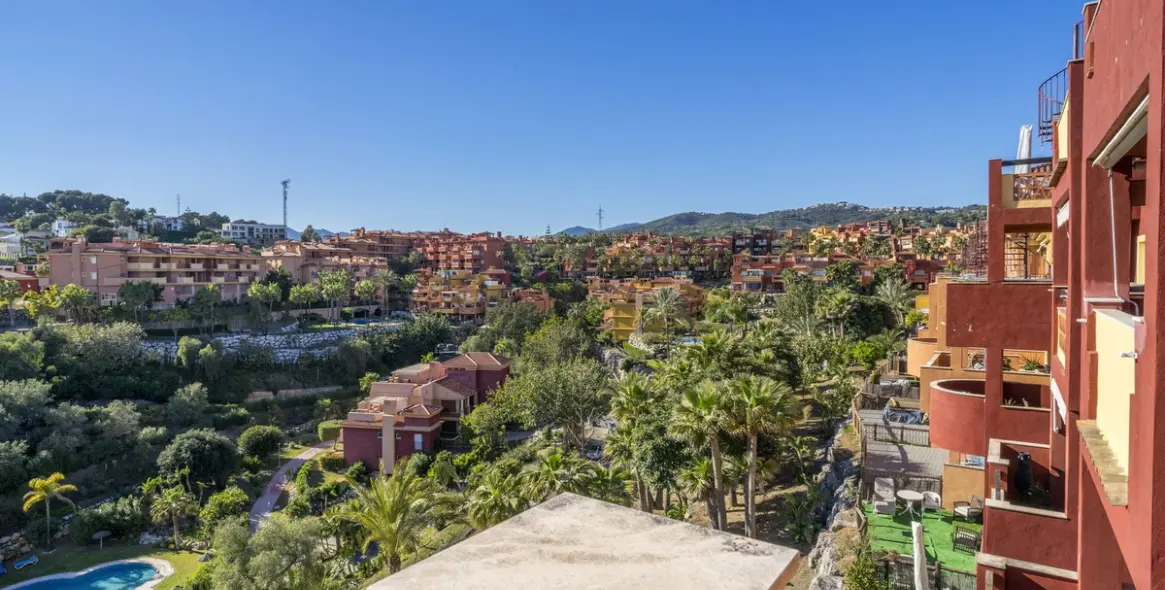 Продажа апартаментов на среднем этаже в Reserva de Marbella 24