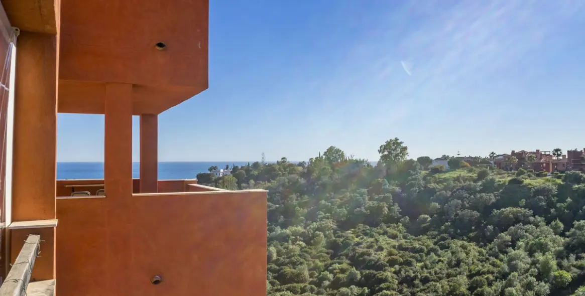 Продажа апартаментов на среднем этаже в Reserva de Marbella 25