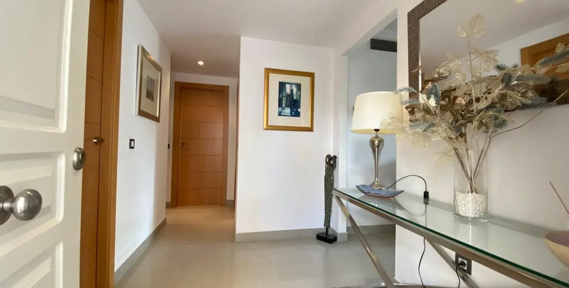 Sale of ground floor apartment in Estepona 2