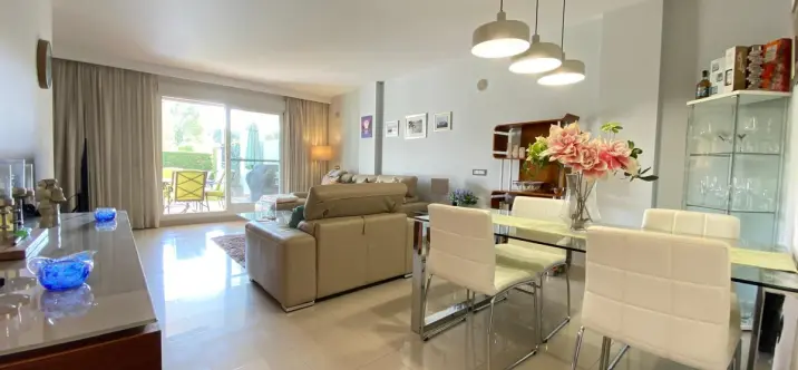 Sale of ground floor apartment in Estepona 2