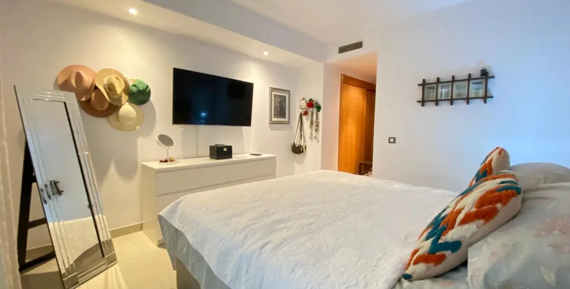 Sale of ground floor apartment in Estepona 11