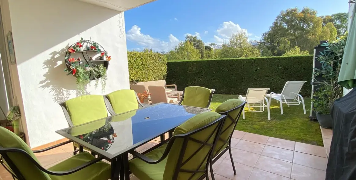 Sale of ground floor apartment in Estepona 18