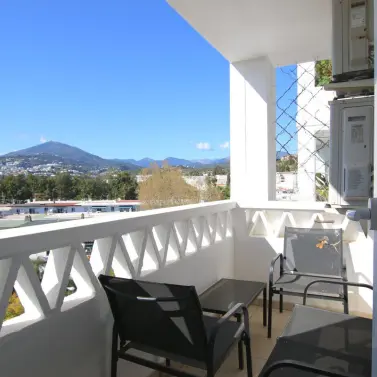 Продажа апартаментов на среднем этаже в Nueva Andalucía