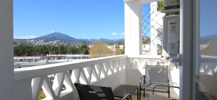 Продажа апартаментов на среднем этаже в Nueva Andalucía 1