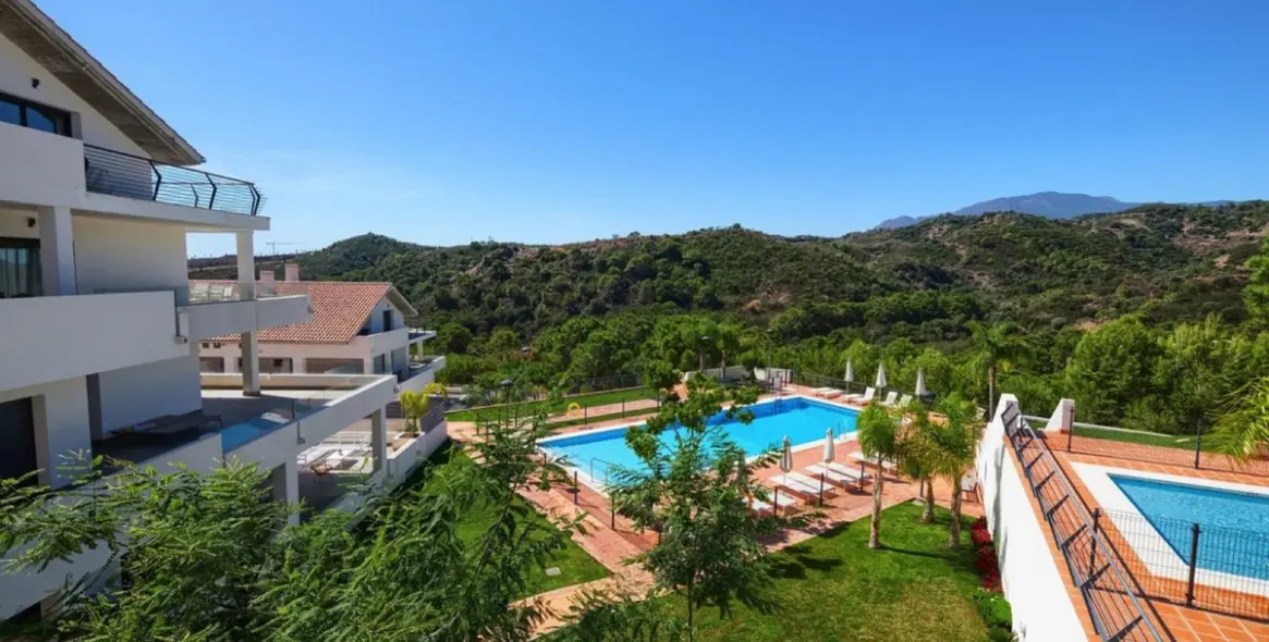 Venta de apartamento en planta baja en Selwo 2