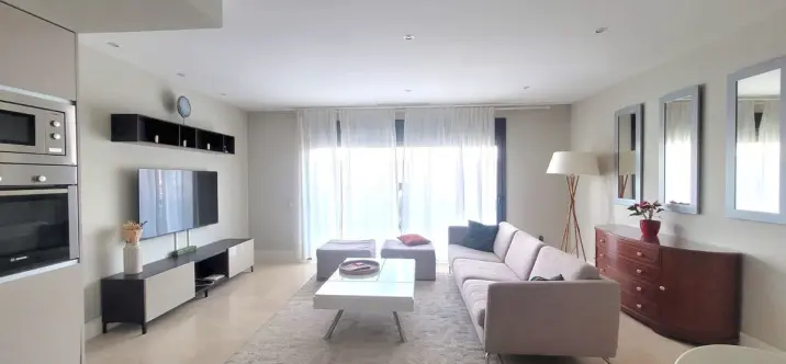 Venta de apartamento en planta baja en Selwo 2