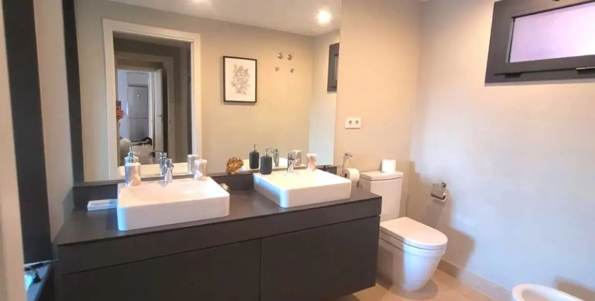 Venta de apartamento en planta baja en Selwo 4