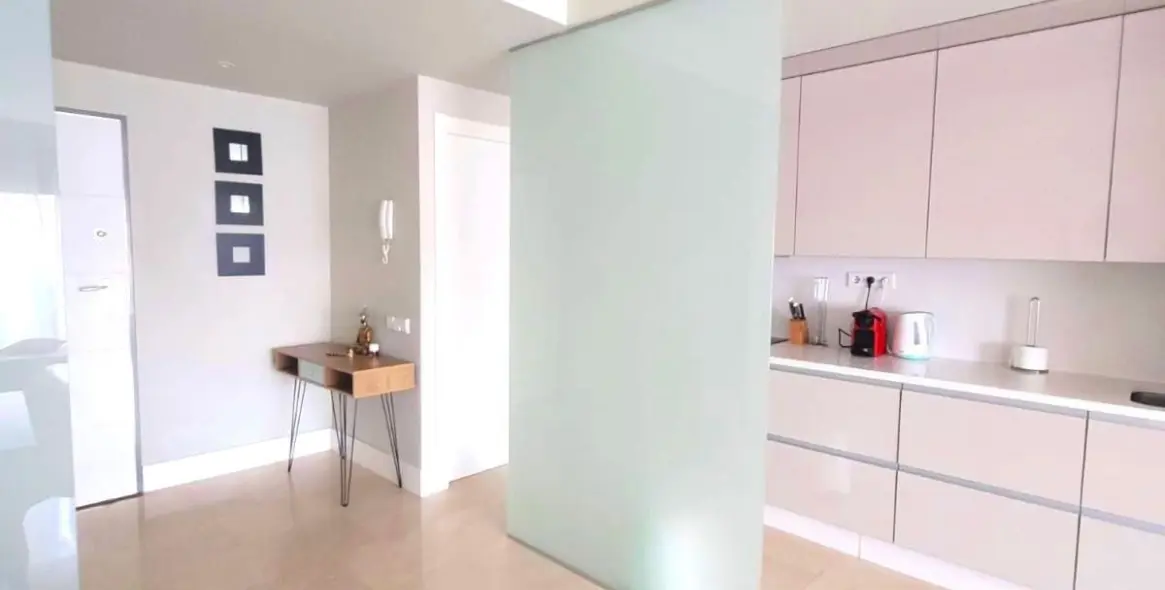 Venta de apartamento en planta baja en Selwo 5