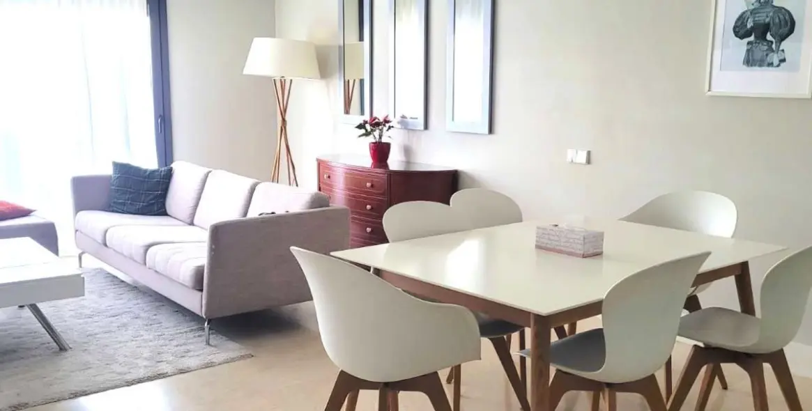 Venta de apartamento en planta baja en Selwo 7