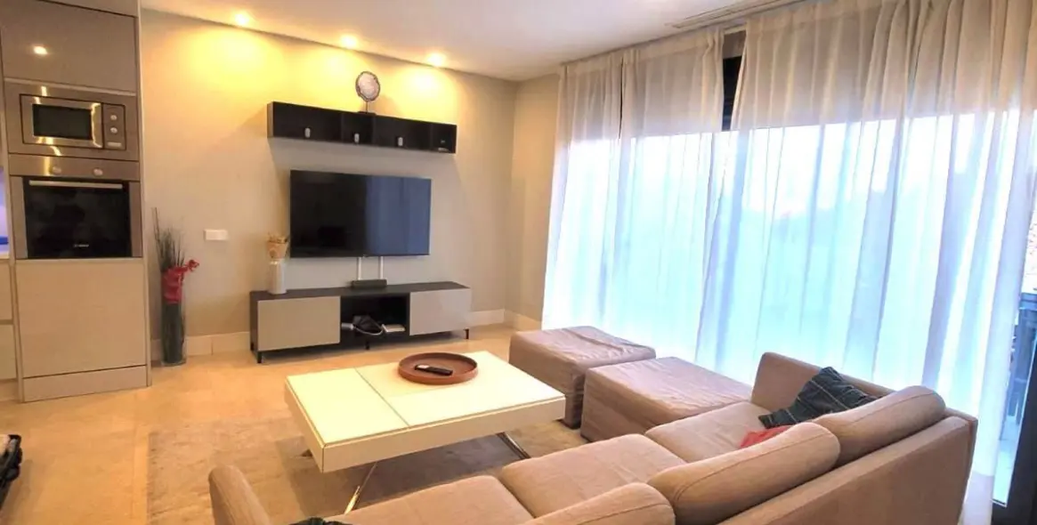 Venta de apartamento en planta baja en Selwo 9