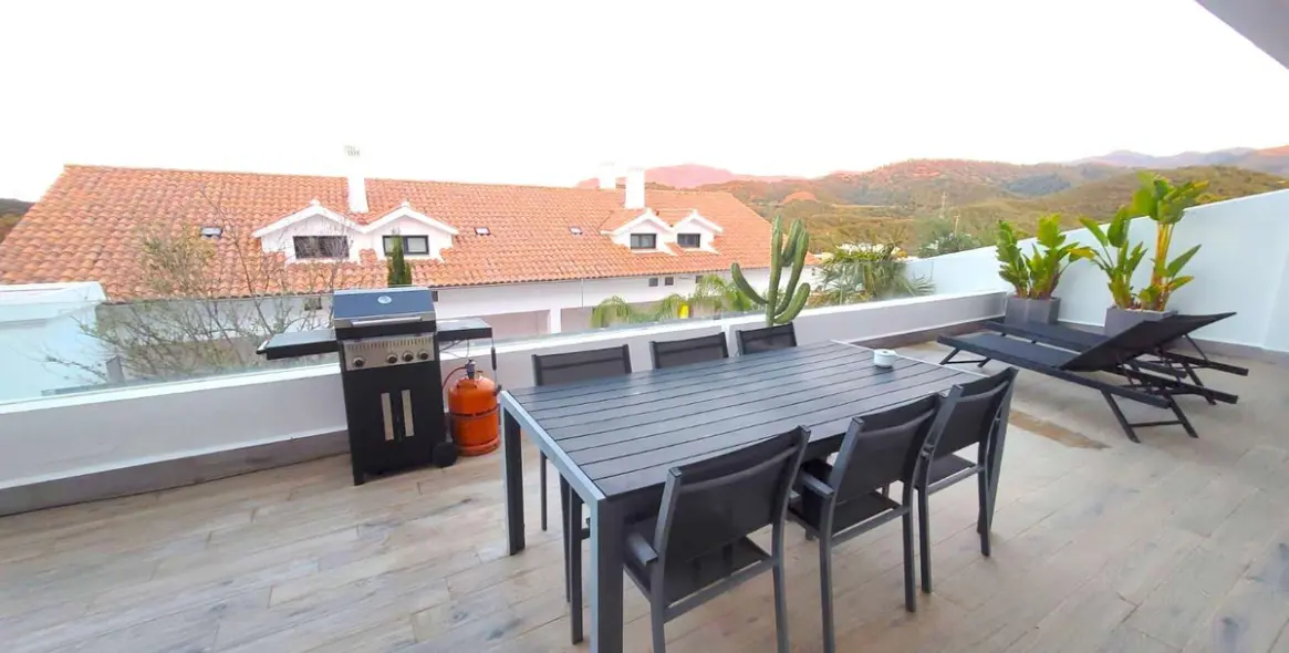 Venta de apartamento en planta baja en Selwo 12