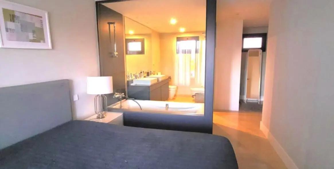 Venta de apartamento en planta baja en Selwo 13