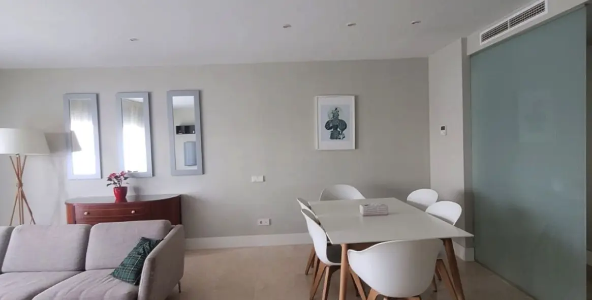 Venta de apartamento en planta baja en Selwo 14