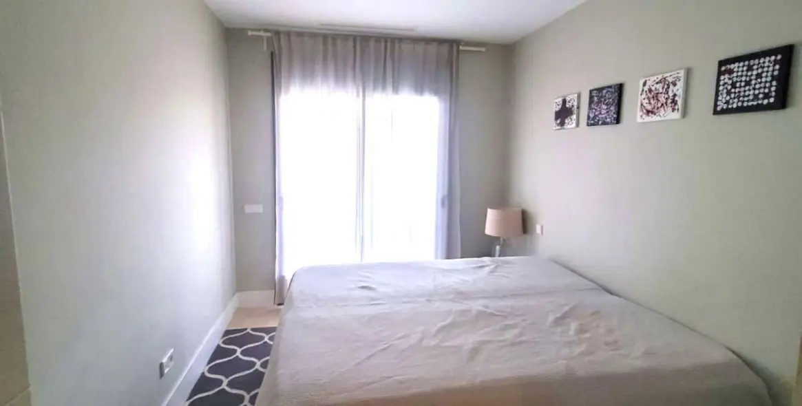 Venta de apartamento en planta baja en Selwo 15